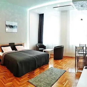 Unique Town Apartment. Clear Comfort. Apartamento