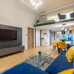 Exclusive New York In The Heart Of Budapeszt