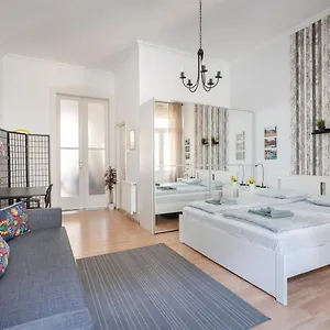 K10 - Kazinczy Street Heritage - Location By Bqa Apartamento