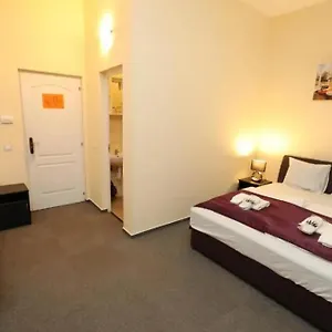 3* Hotel California