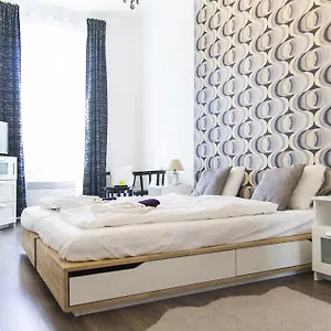Bright 2br&ac At Astoria Apartamento